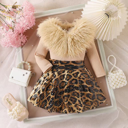 Conjunto de dos piezas con falda y estampado de leopardo y lentejuelas