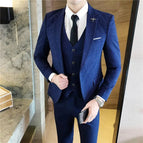 Conjunto azul de tres piezas.